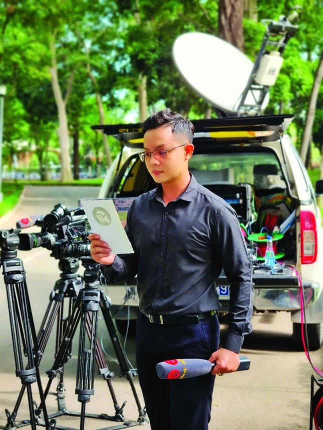 Anh Lưu Hoàn Nhân tác nghiệp khi còn làm ở Truyền hình Quốc hội