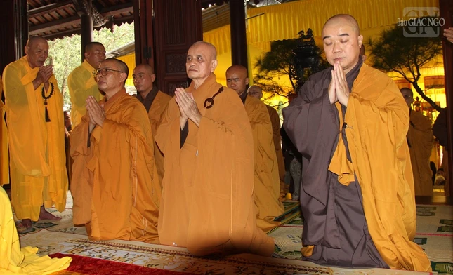 Môn đồ và đệ tử của Thiền sư từ các nơi trở về tổ đình Từ Hiếu đảnh lễ tưởng niệm thầy