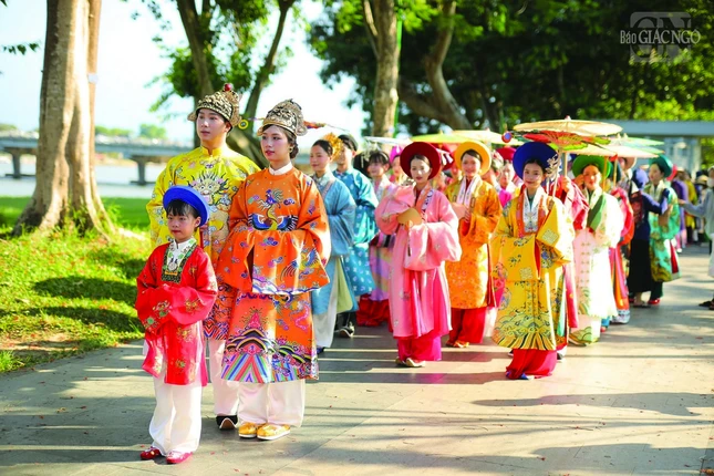 Mỗi bộ cổ phục đều gói trọn nét duyên dáng, đậm chất Á Đông của người Việt Mỗi bộ cổ phục đều gói trọn nét duyên dáng, đậm chất Á Đông của người Việt