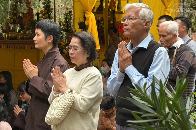 Thành kính tưởng niệm