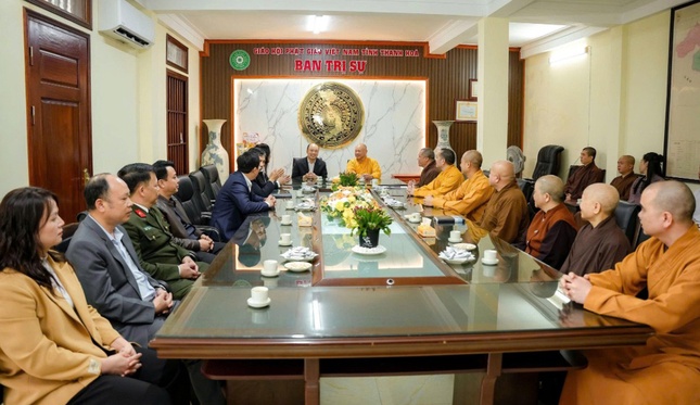 Quang cảnh buổi thăm hỏi, chúc Tết thân mật