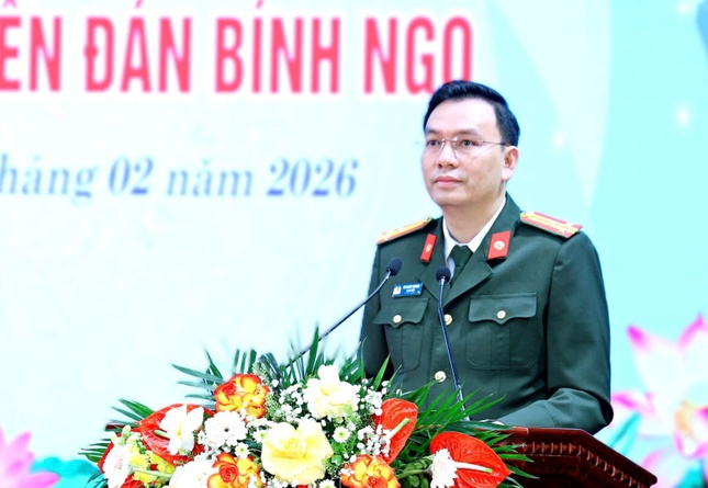 Thượng tá Cù Quốc Thắng phát biểu tại buổi gặp mặt