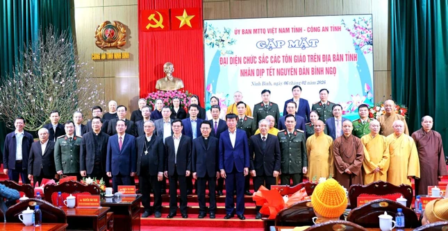 Lưu niệm tại buổi gặp mặt