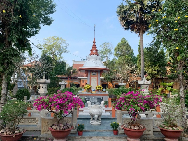 Bảo tháp Hòa thượng Thích Thiện Hoa tại tổ đình Phước Hậu