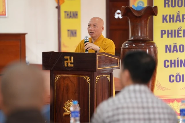 Thượng tọa Thích Chiếu Tuệ phát biểu cảm tạ Thượng tọa Thích Chiếu Tuệ phát biểu cảm tạ