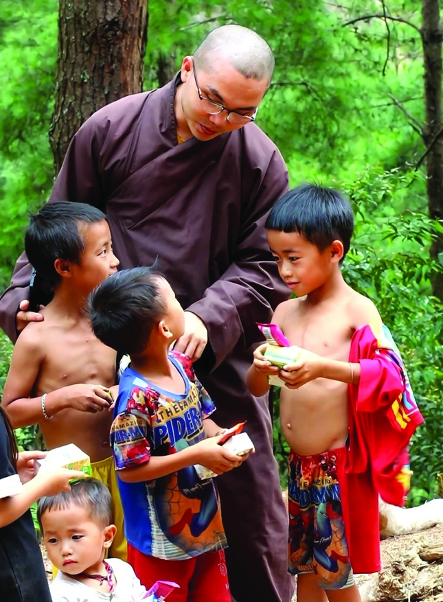 Thầy Khải Tuấn và những hoạt động thiện nguyện gắn với người trẻ, người yếu thế