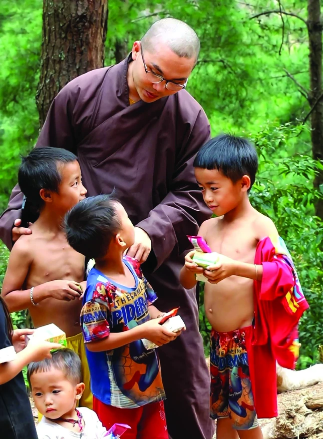 Thầy Khải Tuấn và những hoạt động thiện nguyện gắn với người trẻ, người yếu thế