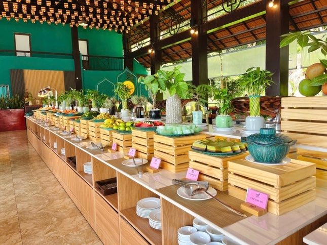 Nhà hàng Thiên Thai trên núi Tà Cú chuyên phục vụ đa dạng các loại ẩm thực chay, thực dưỡng cho du khách