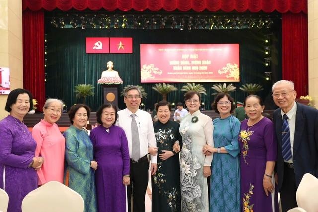 Các đại biểu dự họp mặt