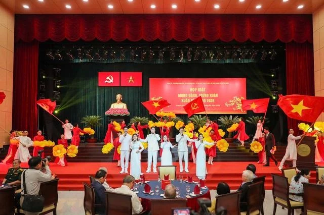 Chương trình văn nghệ tại buổi họp mặt - Ảnh: Hoàng Triều