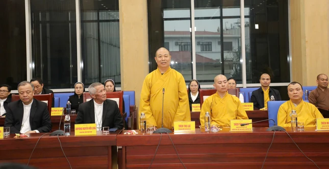Hòa thượng Thích Thọ Lạc phát biểu trân trọng cảm ơn sự quan tâm của lãnh đạo tỉnh đối với các hoạt động Phật sự