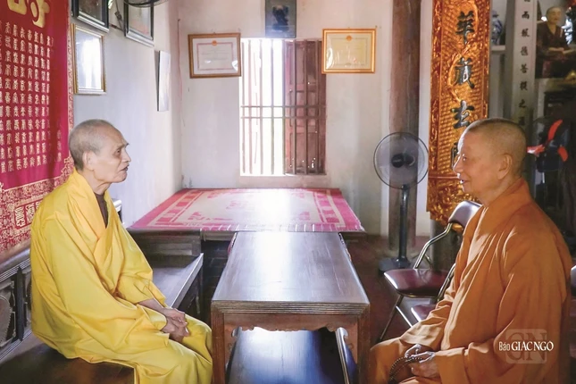 Đức Đệ tam Pháp chủ - Đại lão Hòa thượng Thích Phổ Tuệ với Đại lão Hòa thượng Thích Trí Quảng tại tổ đình Viên Minh - Ảnh: Hoàng Độ