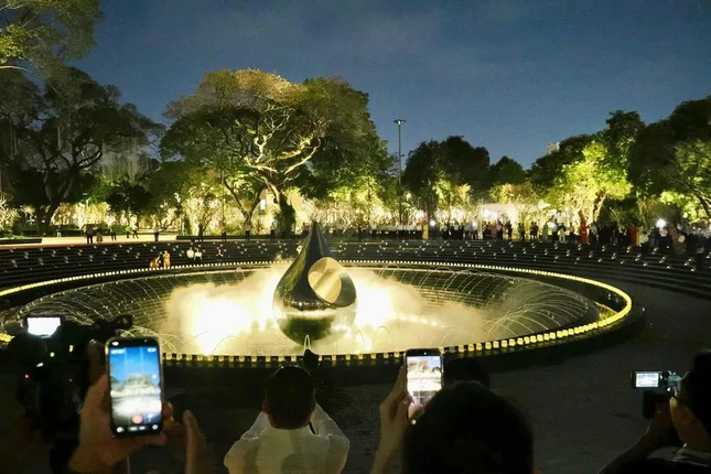 Khu quảng trường tượng đài Giọt nước