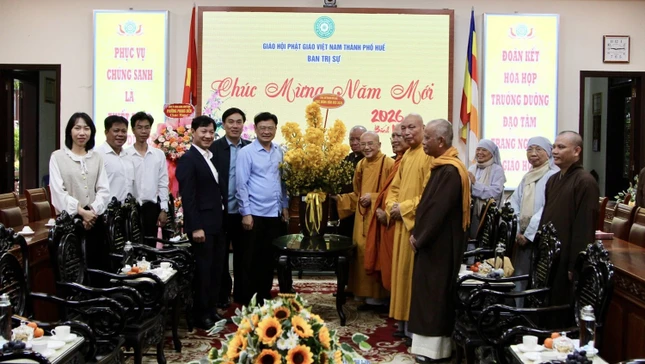 Thiếu tướng Nguyễn Thanh Tuấn, Giám đốc Công an TP.Huế thăm, chúc Tết Ban Trị sự GHPGVN TP.Huế