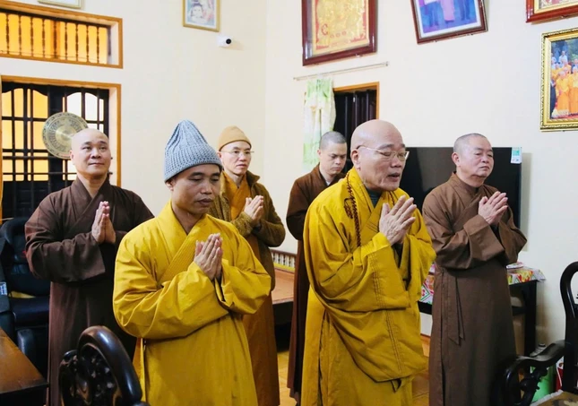 Hòa thượng Thích Thanh Hiện dâng lời khánh tuế Trưởng lão Hòa thượng Thích Thanh Dục Hòa thượng Thích Thanh Hiện dâng lời khánh tuế Trưởng lão Hòa thượng Thích Thanh Dục