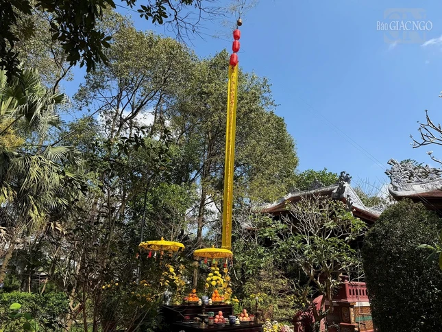 Cây nêu được dựng lên những ngày cuối năm báo hiệu năm mới sắp đến Cây nêu được dựng lên những ngày cuối năm báo hiệu năm mới sắp đến