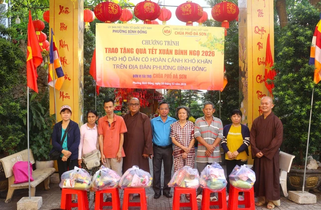 Chùa Phổ Đà Sơn trao 250 phần quà Tết đến các hộ gia đình có hoàn cảnh khó khăn trên địa bàn Chùa Phổ Đà Sơn trao 250 phần quà Tết đến các hộ gia đình có hoàn cảnh khó khăn trên địa bàn