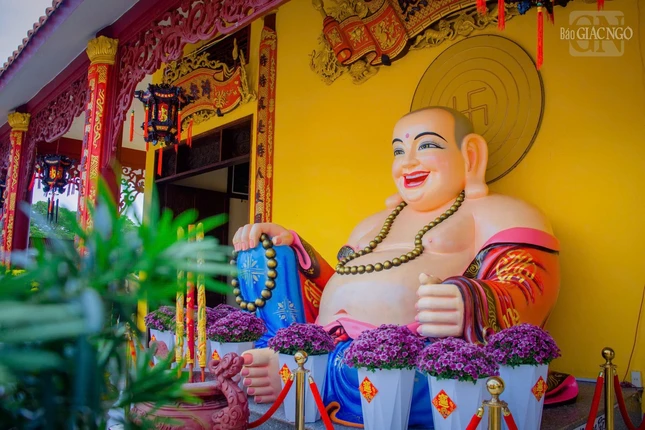 Mừng Xuân Di Lặc