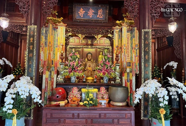 Chánh điện tổ đình Từ Hiếu ngày đầu năm