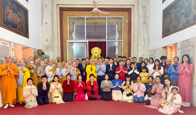 Cộng đồng người Việt Nam tại Ấn Độ lưu niệm sau buổi lễ