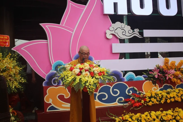 Thượng tọa Thích Minh Hiền phát biểu