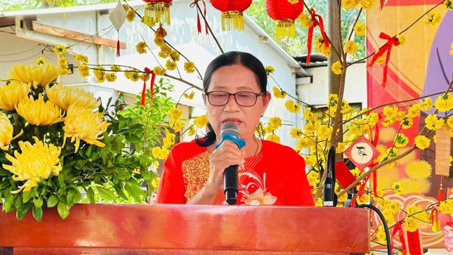 Bà Nguyễn Thị Huy phát biểu