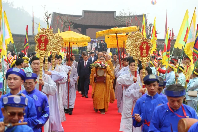 Lễ hội Xuân Yên Tử diễn ra trang nghiêm - Ảnh: Lã Nghĩa Hiếu Lễ hội Xuân Yên Tử diễn ra trang nghiêm - Ảnh: Lã Nghĩa Hiếu