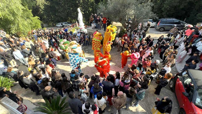 Không khí rộn ràng đón Tết cổ truyền Không khí rộn ràng đón Tết cổ truyền