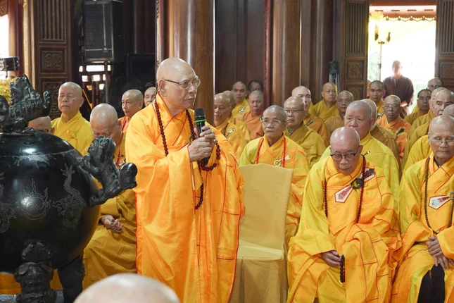 Trưởng lão Hòa thượng Thích Chơn Hương huấn từ đến môn đồ tứ chúng