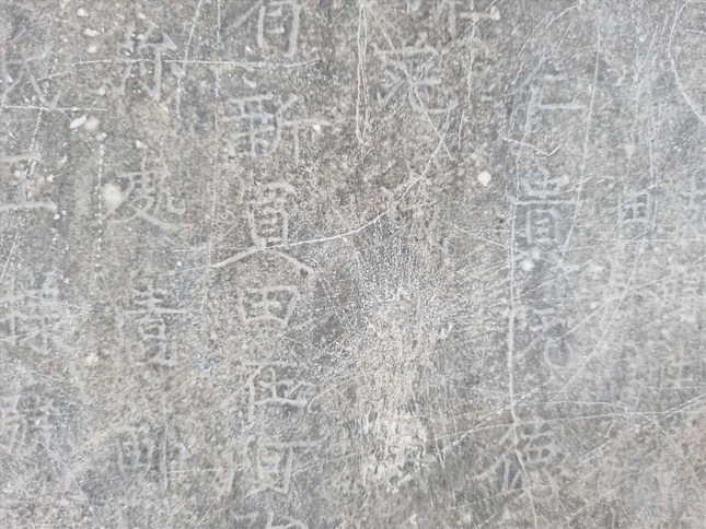 Năm 1602, nhà sư Mai Trí Bản đưa tấm bia này về sân chùa. Nhà sư Mai Trí Bản đã khắc bài ký Côn Sơn Tư Phúc Tự Bi vào sau bia. Bia Thanh Hư Động hiện được đặt trong sân chùa Côn Sơn ở vị trí đầu tiên, phía bên phải từ cổng nhìn vào. Năm 2015, bia Thanh Hư Động được Chính phủ công nhận là bảo vật quốc gia Năm 1602, nhà sư Mai Trí Bản đưa tấm bia này về sân chùa. Nhà sư Mai Trí Bản đã khắc bài ký Côn Sơn Tư Phúc Tự Bi vào sau bia. Bia Thanh Hư Động hiện được đặt trong sân chùa Côn Sơn ở vị trí đầu tiên, phía bên phải từ cổng nhìn vào. Năm 2015, bia Thanh Hư Động được Chính phủ công nhận là bảo vật quốc gia