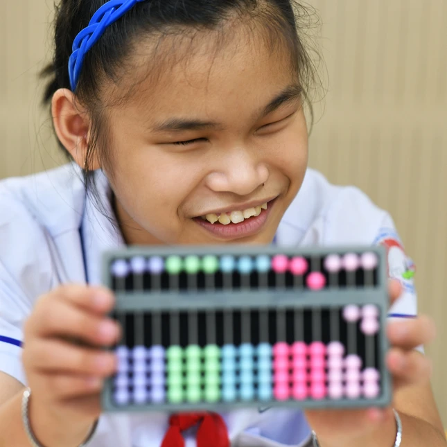 Dưới mái trường này, các em được lớn lên, được yêu thương và được là chính mình