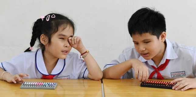 Mùa xuân mở ra từ những trang chữ nổi Braille