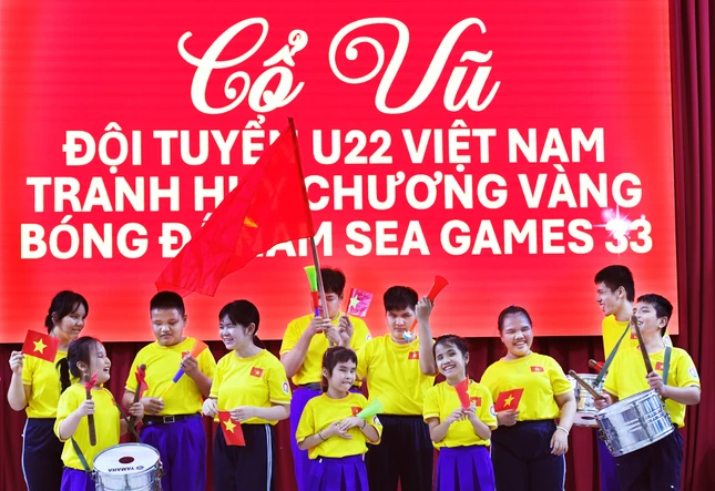 Tiếng đàn, nhịp trống gieo xuân giữa ngôi trường đặc biệt