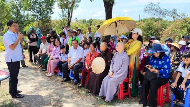 Ông Nghiêm Thanh Miền, Phó Chủ tịch UBND xã Cái Nước phát biểu tri ân