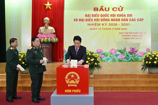 Chủ tịch nước Lương Cường bỏ phiếu bầu cử đại biểu Quốc hội khóa XVI và đại biểu Hội đồng Nhân dân các cấp nhiệm kỳ 2026-2031- Ảnh: Thủy Nguyên Chủ tịch nước Lương Cường bỏ phiếu bầu cử đại biểu Quốc hội khóa XVI và đại biểu Hội đồng Nhân dân các cấp nhiệm kỳ 2026-2031- Ảnh: Thủy Nguyên