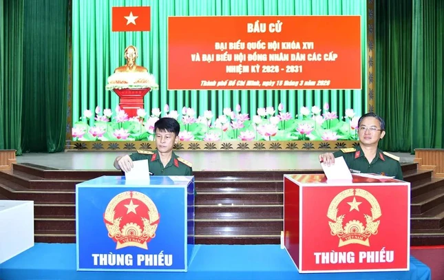 Không khí tại khu vực bỏ phiếu số 27 - Bộ Tư lệnh TP.HCM - Ảnh: Thu Hoài