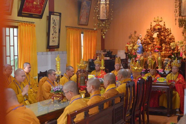 Chư tôn đức tham dự