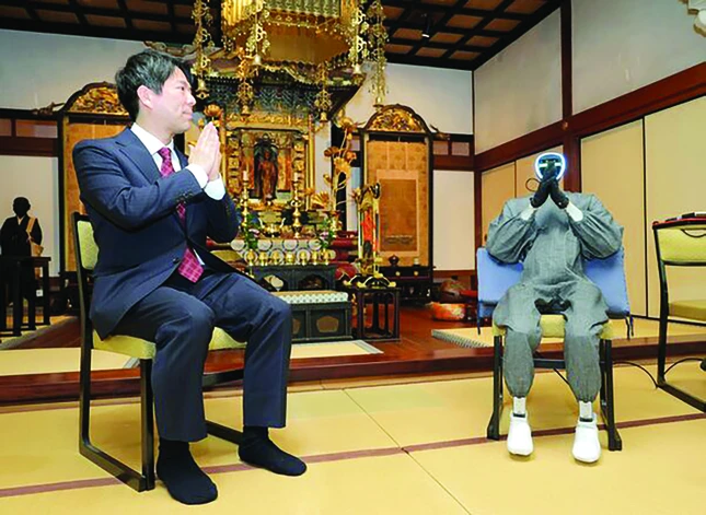 Robot Buddharoid trong một cuộc đối thoại với con người