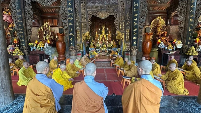 Trước đó, Ban Trị sự Phật giáo tỉnh đã thực hiện Bố-tát, tụng giới