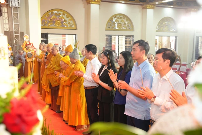 Nghi thức dâng hương tưởng niệm