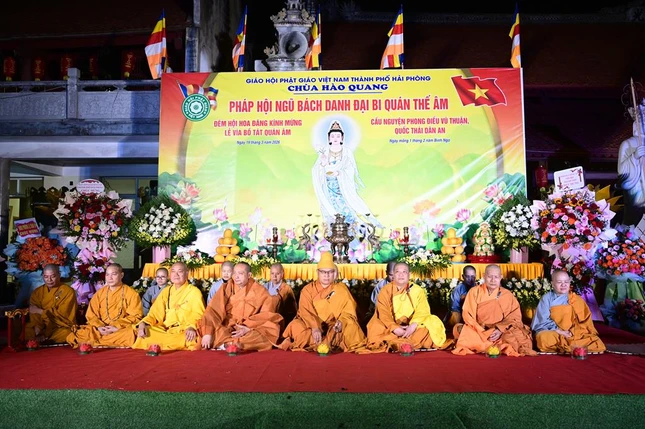 Chư tôn đức chứng minh buổi lễ