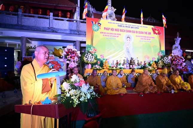 Thượng tọa Thích Thanh Nghiêm, trụ trì chùa Hào Quang phát biểu khai mạc