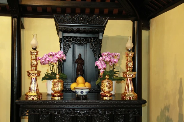 Tượng ngài Nguyễn Hữu Dật thờ tại chùa