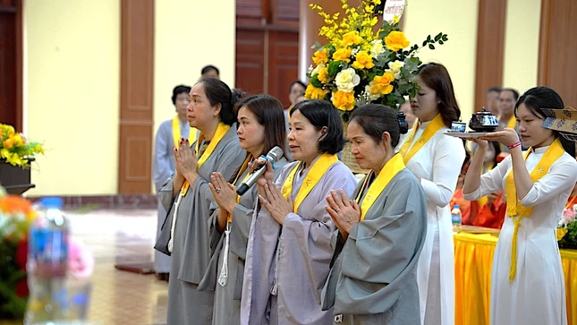 Phật tử Hoa Tâm Ngọc dâng lời tác bạch