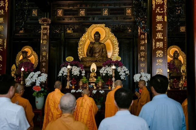 Chư tôn giáo phẩm dâng hương Tam bảo Chư tôn giáo phẩm dâng hương Tam bảo