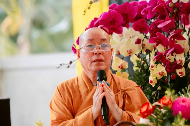 Thượng tọa Thích Đạt Đức phát biểu khai mạc Thượng tọa Thích Đạt Đức phát biểu khai mạc