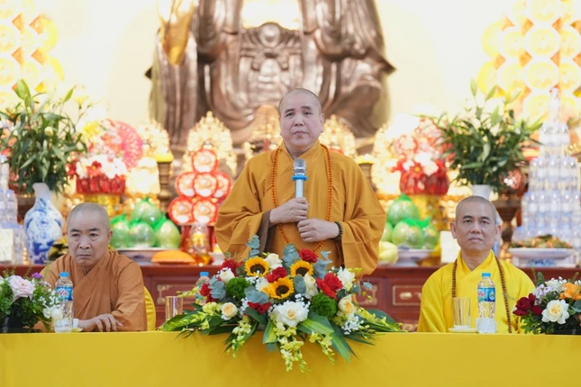 Hòa thượng Thích Thanh Phụng ban đạo từ