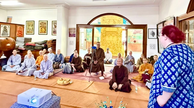 Không khí hoan hỷ trong buổi thuyết trình Không khí hoan hỷ trong buổi thuyết trình