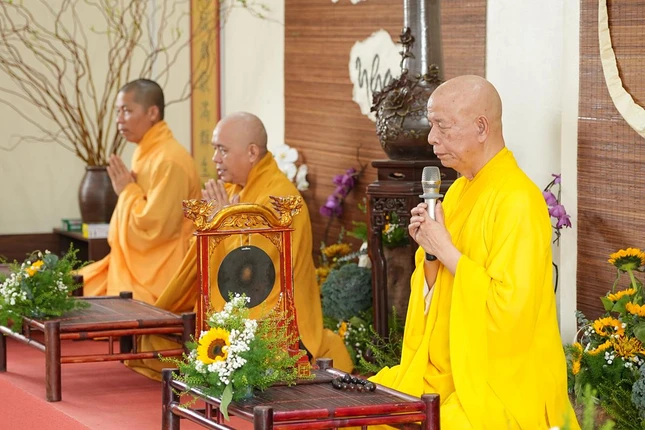 Niệm Phật cầu gia hộ