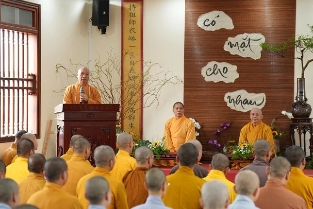 Thượng tọa Thích Chiếu Tuệ phát biểu khai mạc